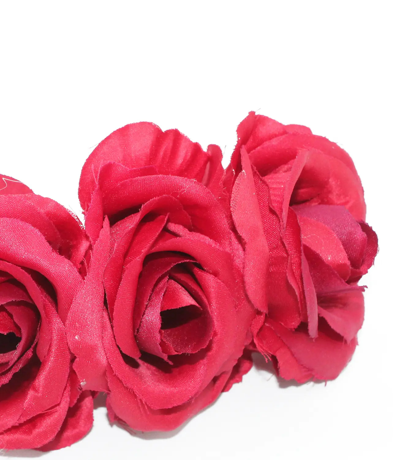 Corona de 4 rosas para vestirse de flamenca en color rojo. El complemento de flamenca que necesitas. Detalle