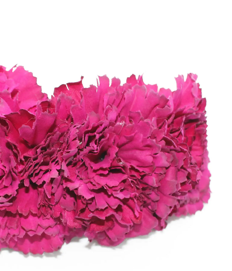Las flores de flamenca son el complemento imprescindible de cada