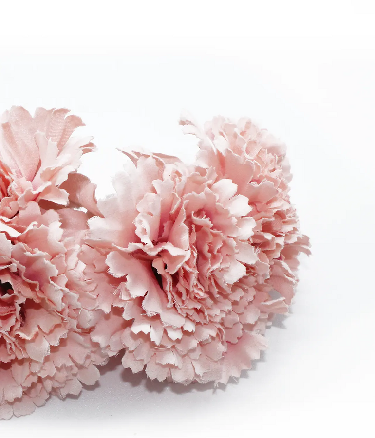 Las flores de flamenca son el complemento imprescindible de cada